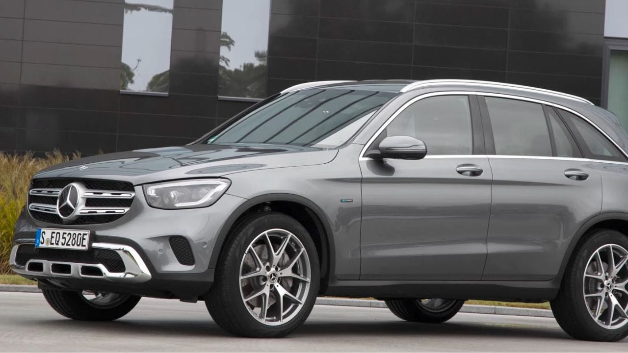 MercedesBenz Unveils the 2025 GLC350e PlugIn Hybrid A Powerful and